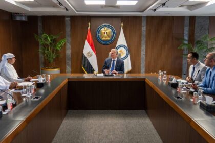 Petroleum Minister discusses new investment opportunities in Egypt with ENOC, Dragon Oil