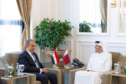 Egypt's FM urges regional de-escalation in talks with Qatari, Iranian, and Omani counterparts