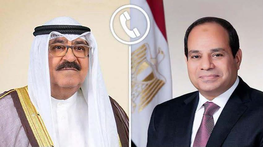 Emir Sheikh Mishal Al-Ahmad Al-Jaber Al-Sabah (L) and Egyptian President Abdel Fattah Al-Sisi (R)