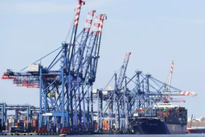 Fire breaks out on regasification and storage ships at Egypt's Damietta port, no casualties