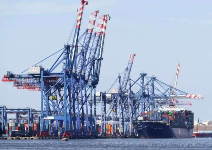 Fire breaks out on regasification and storage ships at Egypt's Damietta port, no casualties