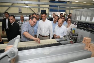 Industry Minister tours Misr Spinning & Weaving complex in El Mahalla El Kubra