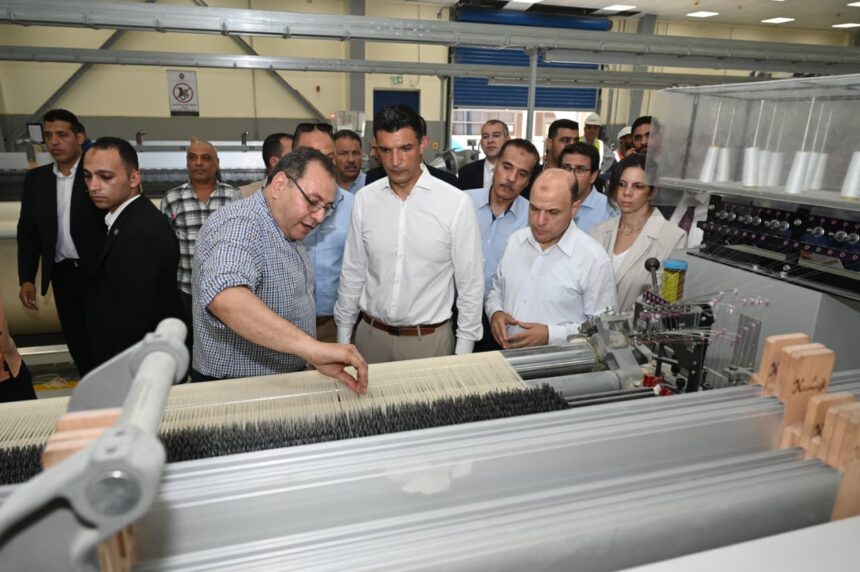 Industry Minister tours Misr Spinning & Weaving complex in El Mahalla El Kubra