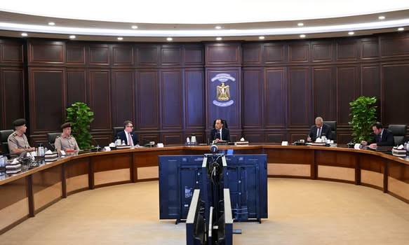 Madbouly reviews preparations for second phase of 'Decent Life' initiative