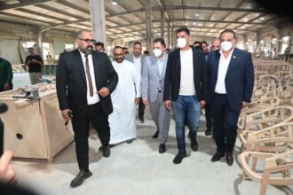 Industry minister inspects furniture, fertilizer and textile factories in Damietta