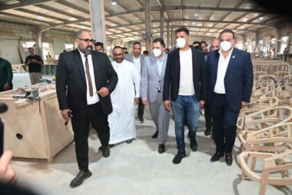 Industry minister inspects furniture, fertilizer and textile factories in Damietta