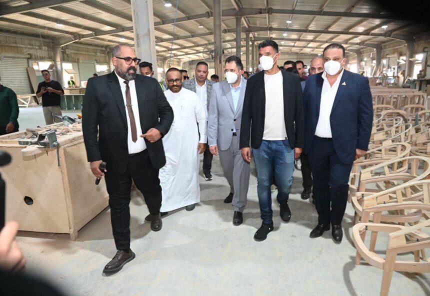 Industry minister inspects furniture, fertilizer and textile factories in Damietta