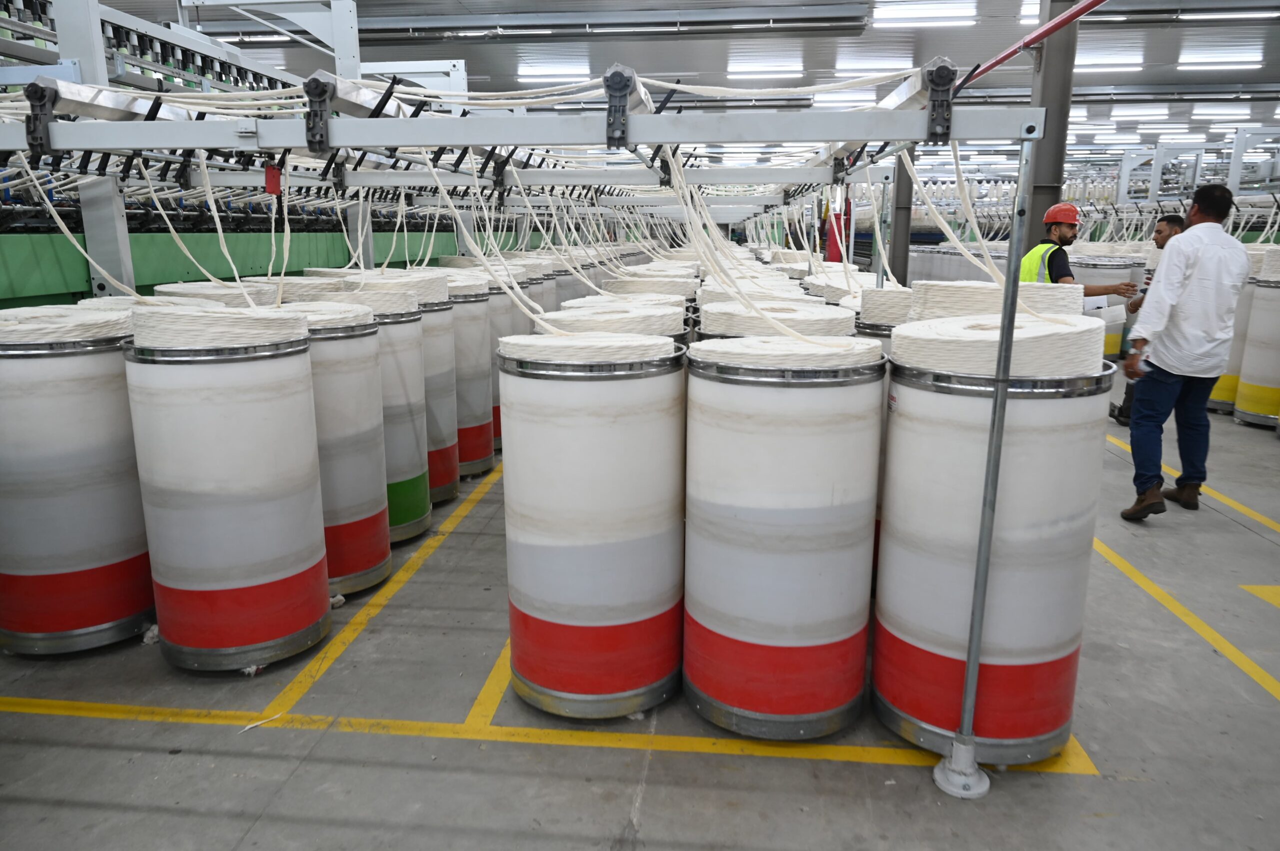 Industry minister inspects furniture, fertilizer and textile factories in Damietta