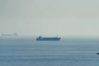 US shifts strategy to 'choke' Iran as Trump halts talks and Gulf shipping reroutes