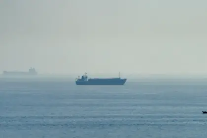 US shifts strategy to 'choke' Iran as Trump halts talks and Gulf shipping reroutes