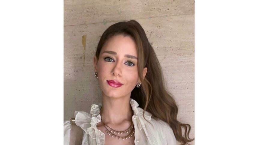 Nadine Loza 