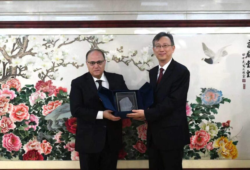 Egypt, China explore expanded cooperation in pharmaceutical manufacturing, vaccines