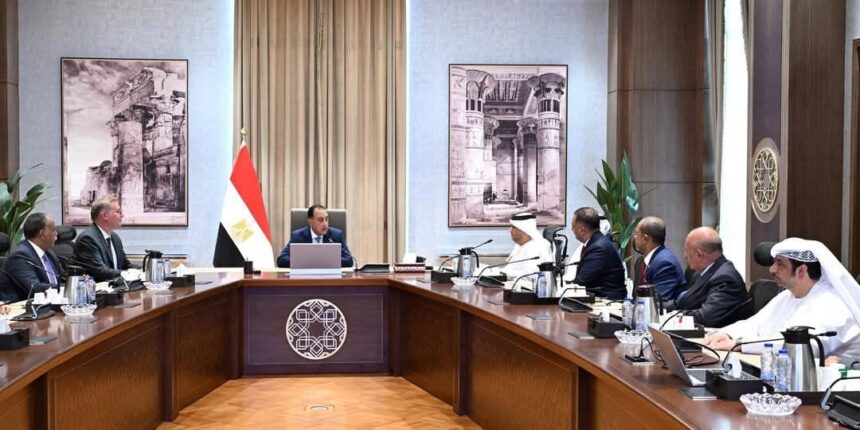 PM Madbouly reviews steps to implement major petroleum project with Fujairah officials