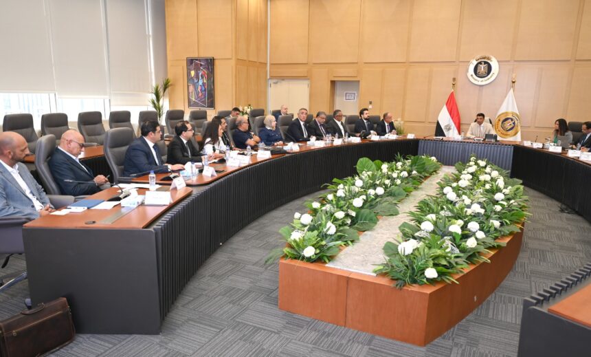 Industry minister meets furniture manufacturers, designers to boost sector competitiveness