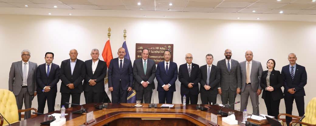Communications minister discusses outsourcing investment opportunities with Egyptian Businessmen’s Association