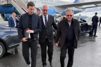 Russia and Ukraine declare three-day ceasefire as US envoys arrive in Moscow for peace talks