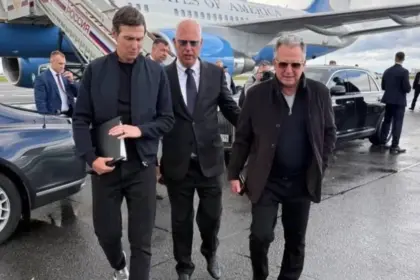 Russia and Ukraine declare three-day ceasefire as US envoys arrive in Moscow for peace talks