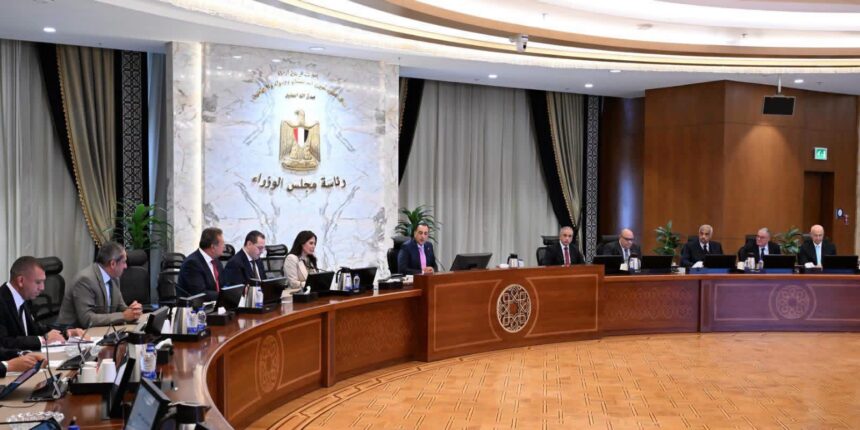 Egyptian PM reviews draft real estate market regulation law to address stalled projects