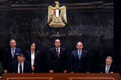 Madbouly witnesses Hyde Park deal to acquire 415 feddans in west Cairo
