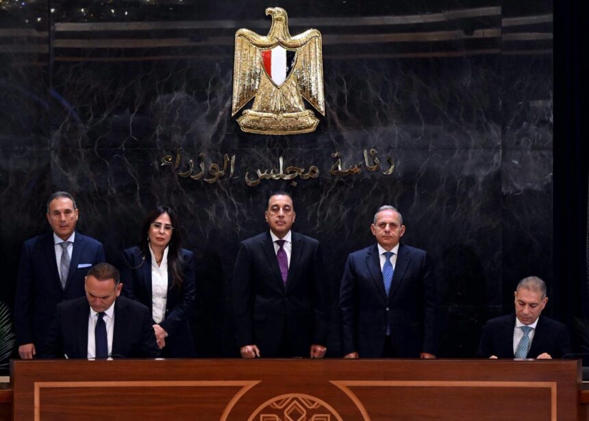 Madbouly witnesses Hyde Park deal to acquire 415 feddans in west Cairo