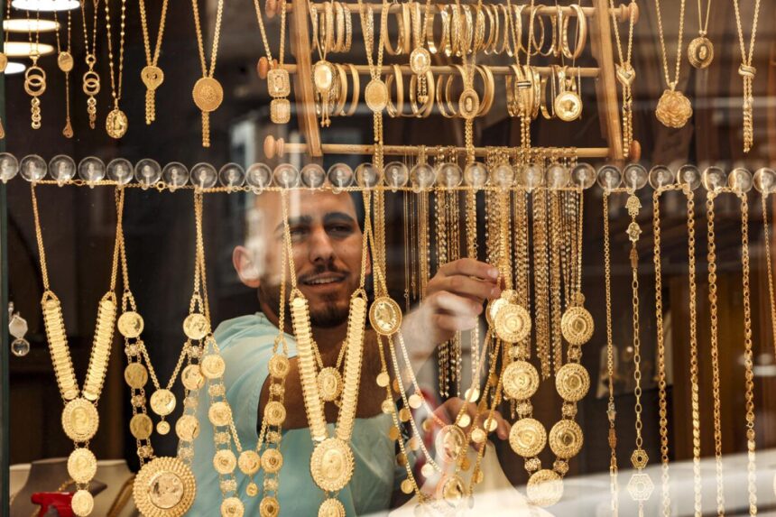 Gold prices rise by EGP 95 in one week