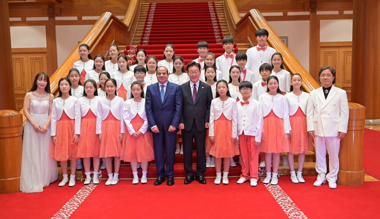 Egypt President Sisi met South Korean President Lee Jae-myung at the presidential office, following an official reception featuring a children's choir