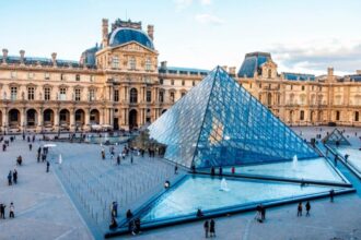 Zahi Hawass Foundation calls for urgent protection of Egyptian artefacts at Louvre
