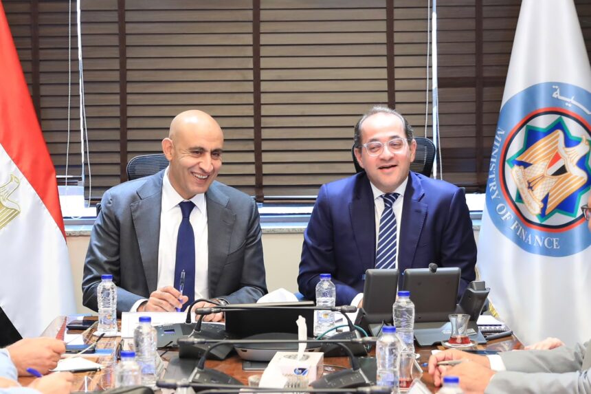 Egypt discusses plans to improve teachers’ financial conditions
